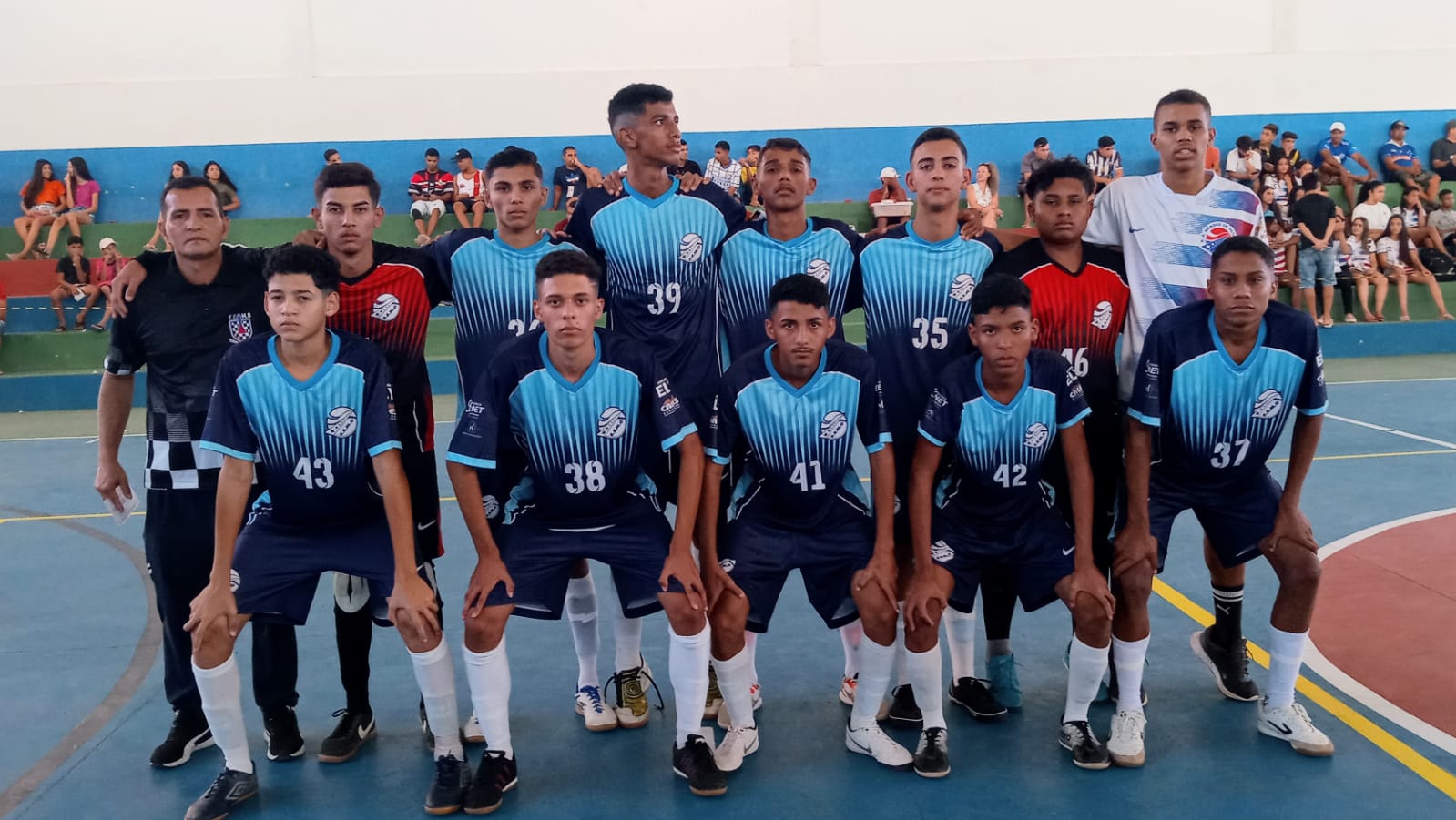 Futsal da Escola Mendes de Oliveira começa o JEMG 2023, “PASSANDO O TRATOR”