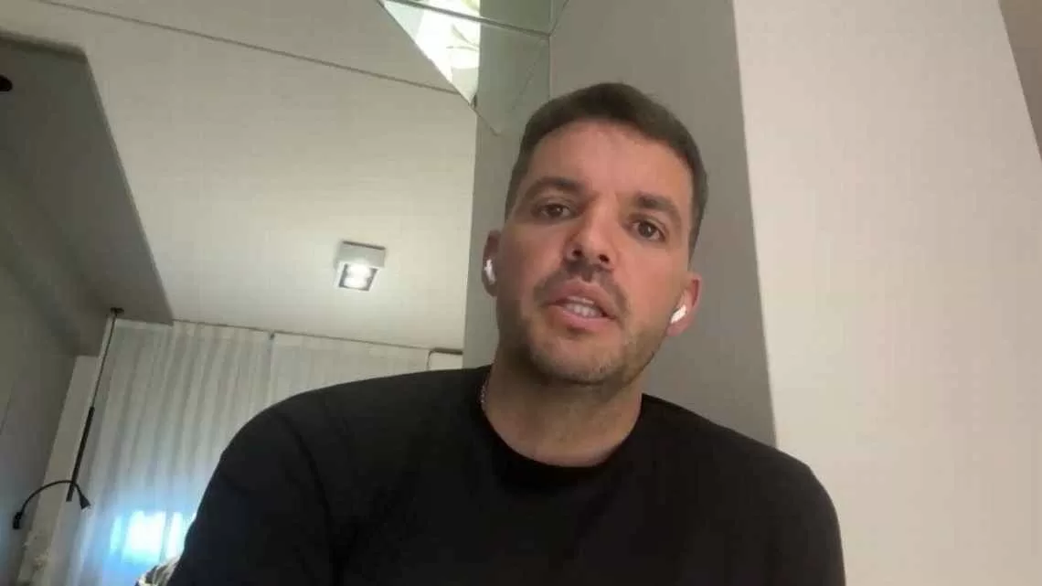 Mentira Pura, Larcamon contradiz diretoria Cruzeiro.