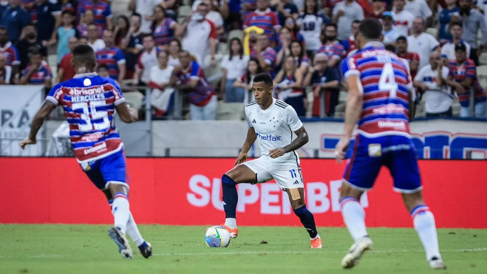 Com um a menos Cruzeiro arranca um empate em Fortaleza