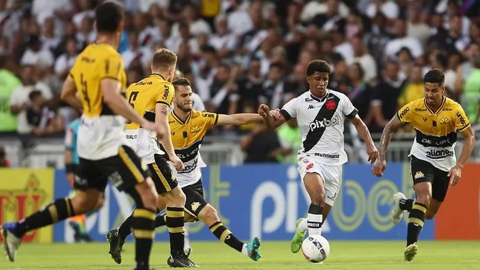 Vasco é humilhado pelo “trator” catarinense!