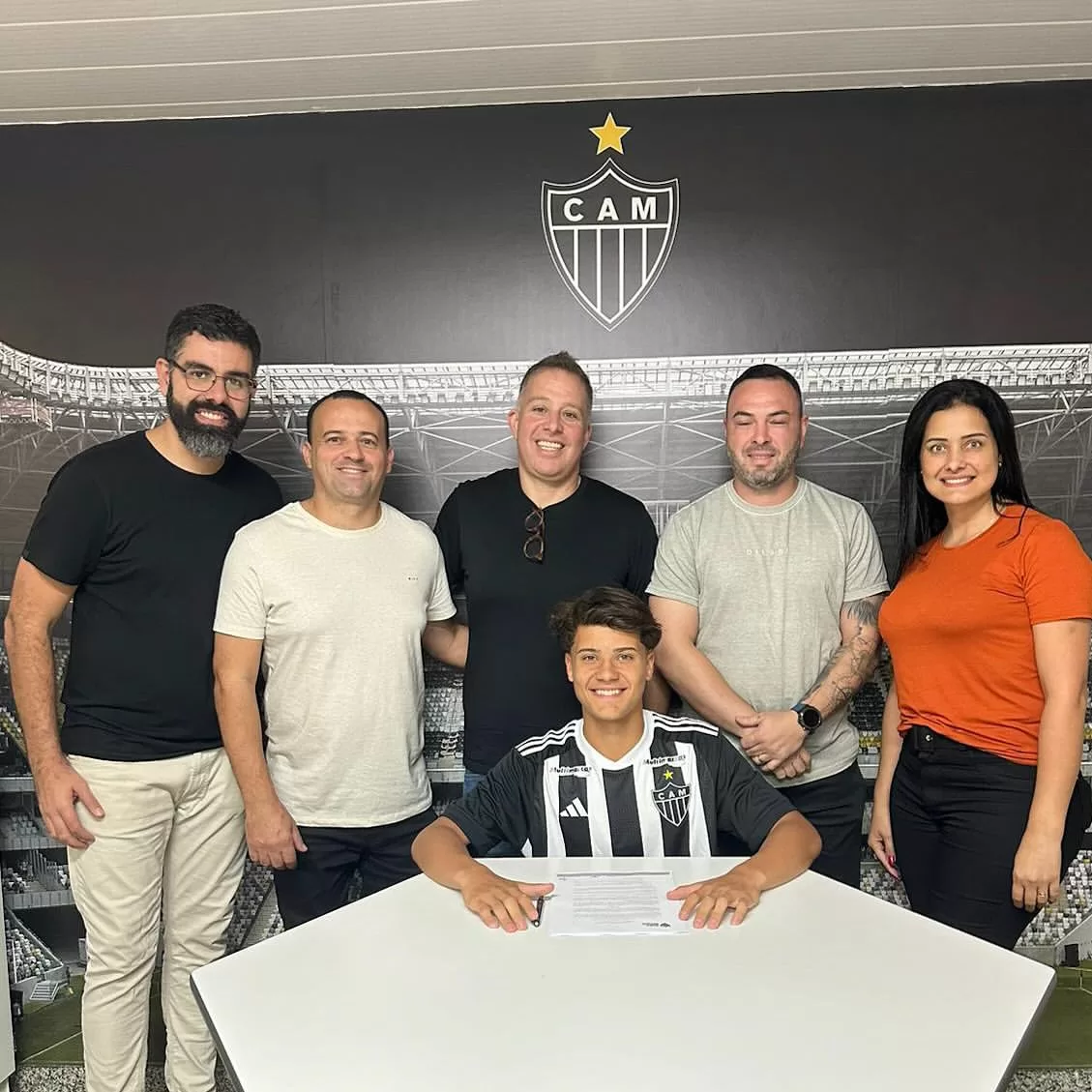 Galo contrata revelação do Boston City