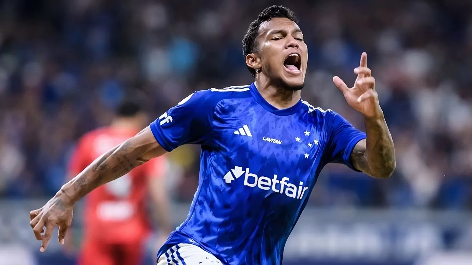 Cruzeiro vence Athletico PR, e sobre três posições  no brasileirão