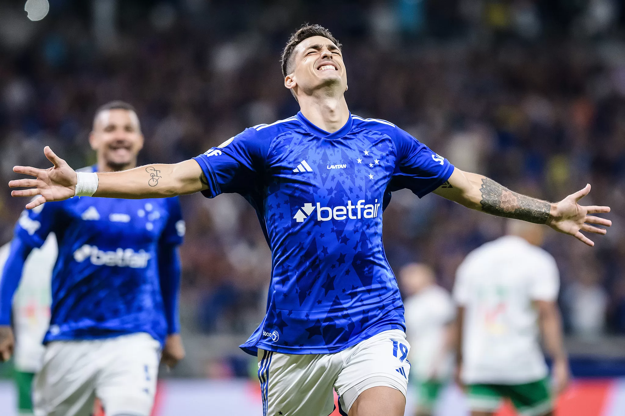 Cruzeiro volta a vencer no Brasileirão e mantém 100% de aproveitamento no Mineirão