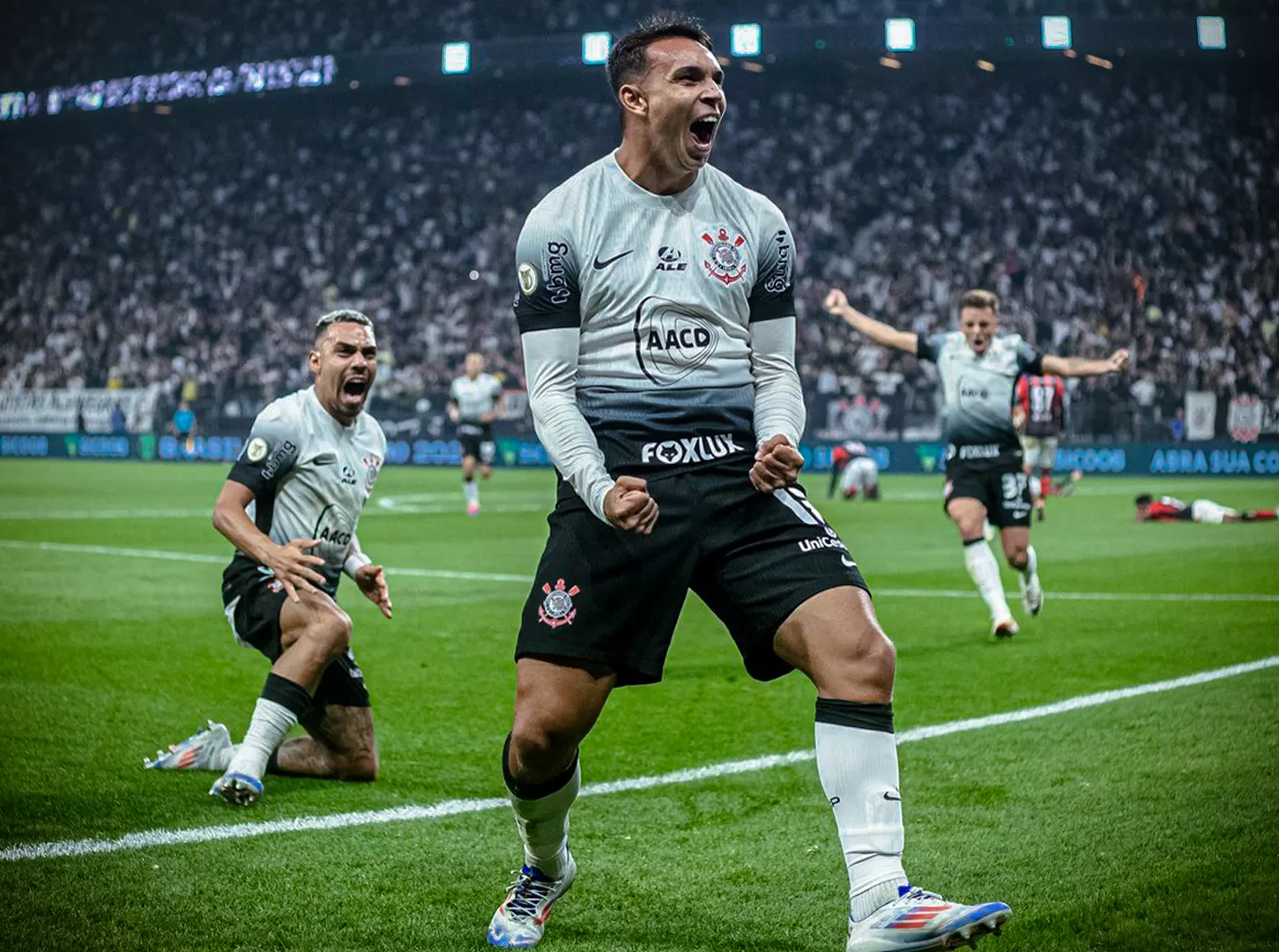 Corinthians Vence Vitória com gol nos últimos minutos pela 14ª Rodada da Série A do Brasileirão