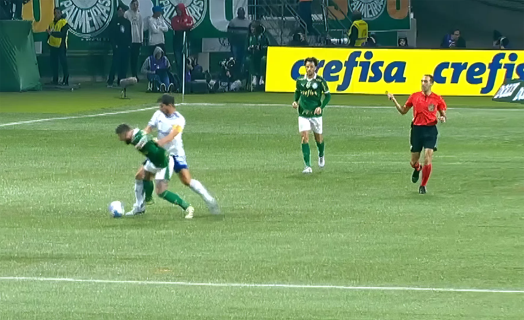 Com arbitragem polêmica Cruzeiro é derrotado em São Paulo pelo Palmeiras.