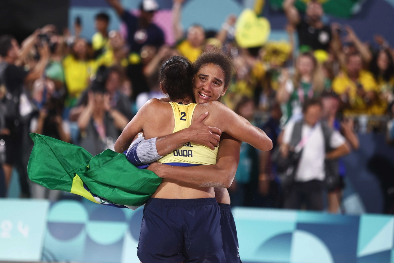 Ana Patrícia e Duda Conquistam Ouro no Vôlei de Praia Feminino nos Jogos Olímpicos de Paris