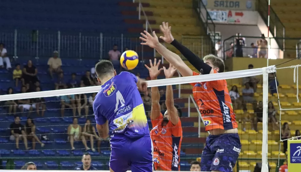 Montes Claros Vôlei quebra sequência de 27 derrotas e vence Monte Carmelo pelo Campeonato Mineiro 2024