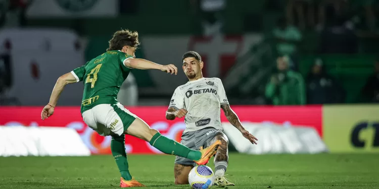 Palmeiras, com um pênalti muito questionável, vence o Atlético Mineiro no Brasileirão.