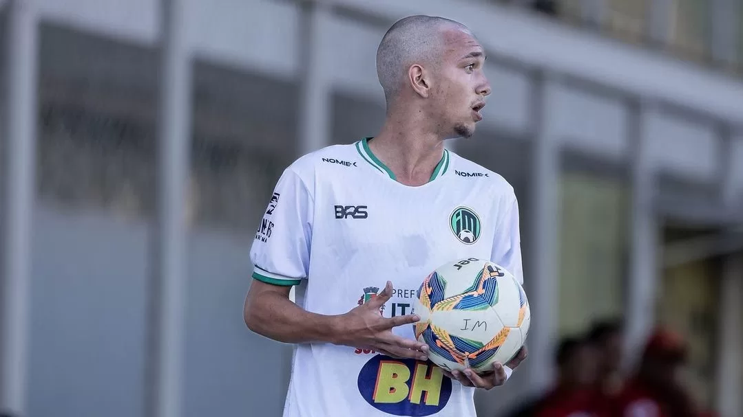 Lucas Murta, 18 anos, festeja primeira oportunidade no profissional