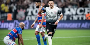 Corinthians volta a jogar bem, despacha o Fortaleza e garante vaga nas semifinais da Sulamericana