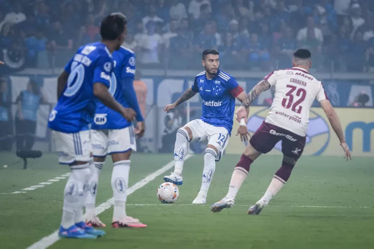 Cruzeiro abre placar, mas cede empate, e vai decidir a vaga na final fora de casa.