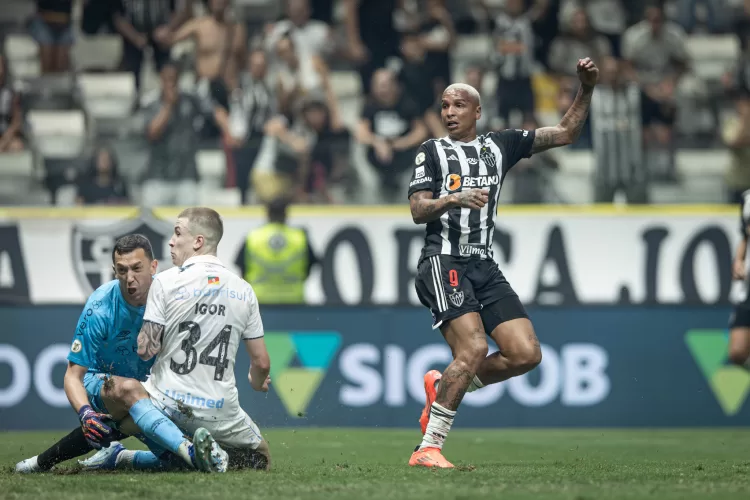 Atlético MG vence Grêmio em jogo remarcado da sexta rodada por 2×1