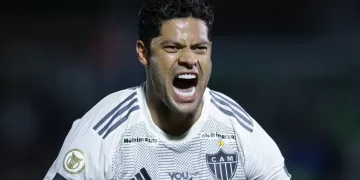 Com golaço de Hulk, Atlético Mineiro empata com Vasco e avança para a final da Copa do Brasil