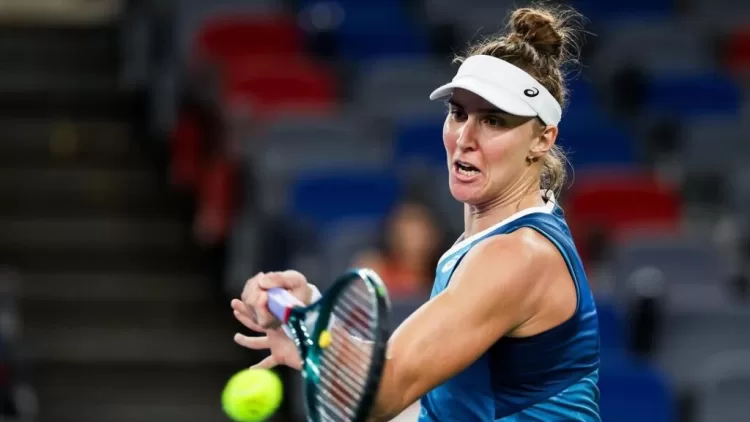 Bia Haddad perde em Wuhan, mas garante retorno ao top 10 da WTA.