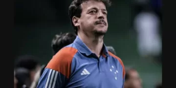 Reviravolta no Cruzeiro Fernando Diniz segue como treinador do Cruzeiro, afirmou Pedrinho dono do time.