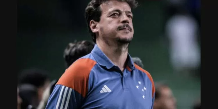 Reviravolta no Cruzeiro Fernando Diniz segue como treinador do Cruzeiro, afirmou Pedrinho dono do time.