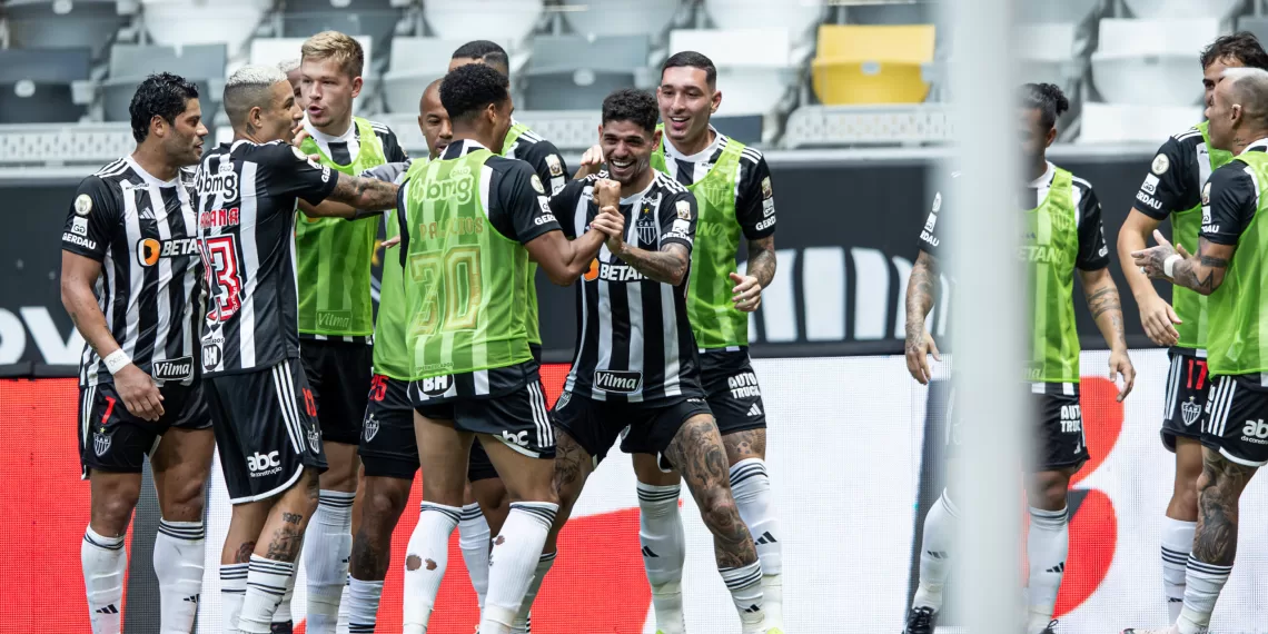 Atlético Mineiro vence Athletico-PR, escapa do rebaixamento e garante vaga na Sul-Americana