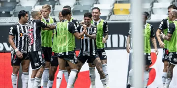 Atlético Mineiro vence Athletico-PR, escapa do rebaixamento e garante vaga na Sul-Americana