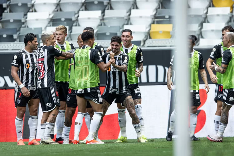 Atlético Mineiro vence Athletico-PR, escapa do rebaixamento e garante vaga na Sul-Americana