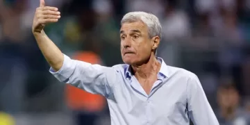 Atlético-MG Desiste de Luís Castro e Foca em Pedro Caixinha para 2025