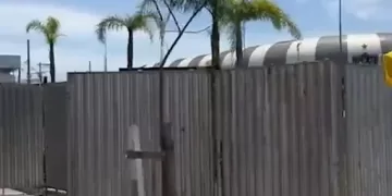 Arena MRV amanheceu cercada por tapumes de metal, a diretoria do Galo teme vandalismo caso o time seja rebaixado no domingo