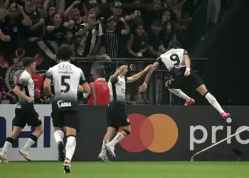 Corinthians vence Universidad Central em jogo dramático e avança na Libertadores