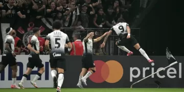 Corinthians vence Universidad Central em jogo dramático e avança na Libertadores