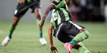 Matheus Henrique, Lateral Direito, Natural de Salinas, fecha acordo com Shabab Al Ahli Club e vai jogar nos Emirados Árabes