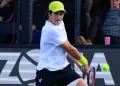 João Fonseca vence Kei Nishikori e vai a final do Challenger de Phoenix, saiba onde assistir de graça