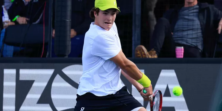 João Fonseca vence Kei Nishikori e vai a final do Challenger de Phoenix, saiba onde assistir de graça