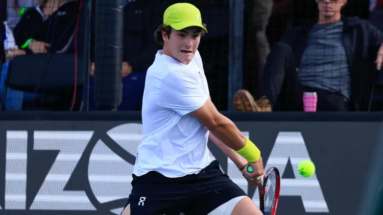 João Fonseca vence Kei Nishikori e vai a final do Challenger de Phoenix, saiba onde assistir de graça