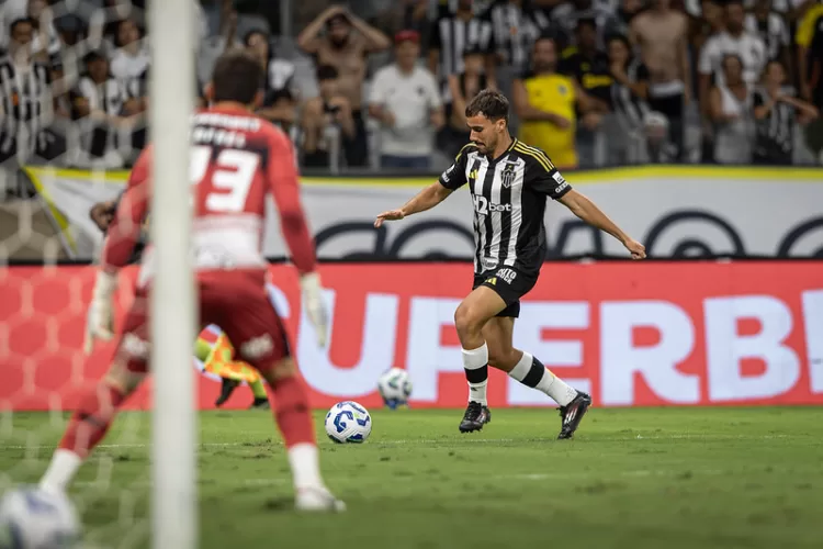 Atlético-MG e São Paulo empatam sem gols no Mineirão em jogo agitado