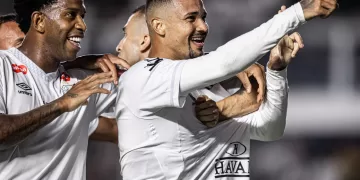 Com gols de ex-cruzeirenses, Galo é derrotado pelo Santos e cai para a vice-lanterna
