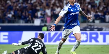 Kaio Jorge brilha após perder pênalti, e Cruzeiro goleia o Bahia no Mineirão