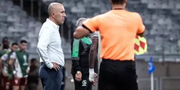 Errado, desorientado e descoordenado: Cruzeiro da vexame em casa, perde para o Mushuc Runa