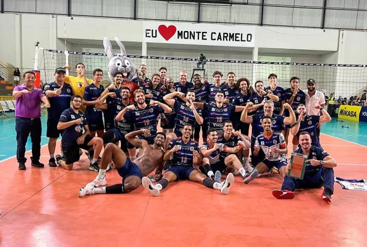 Monte Carmelo supera novamente o Montes Claros e garante vaga na elite da Superliga
