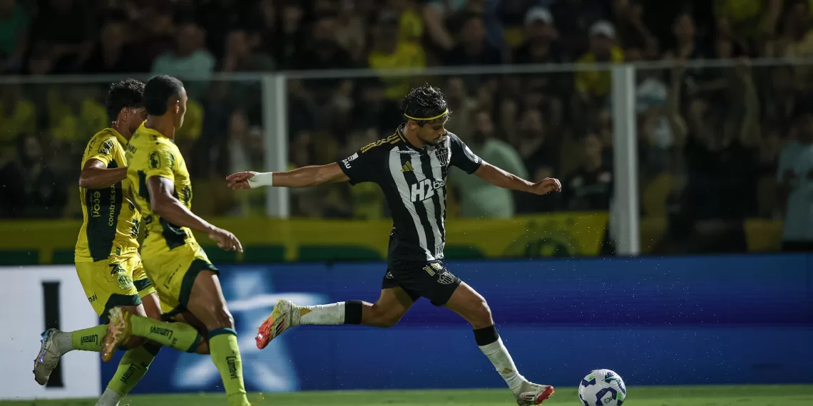 Atlético-MG sofre empate nos acréscimos e deixa escapar primeira vitória fora de casa