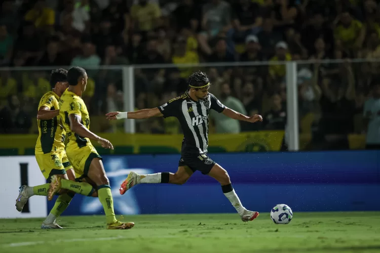 Atlético-MG sofre empate nos acréscimos e deixa escapar primeira vitória fora de casa