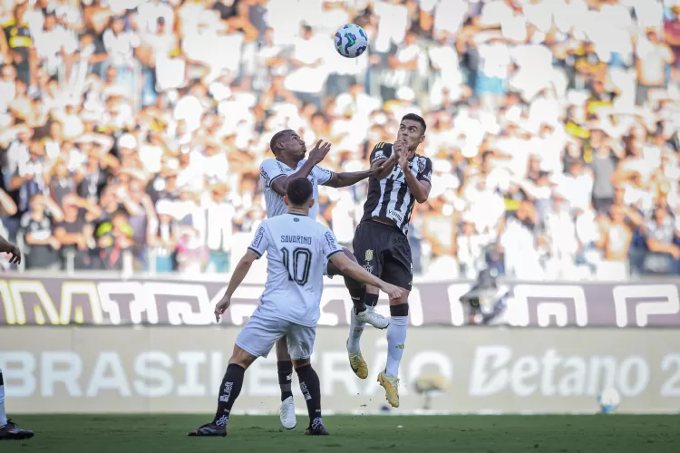 Atlético-MG vence o Botafogo no Mineirão e conquista sua primeira vitória no Brasileirão 2025