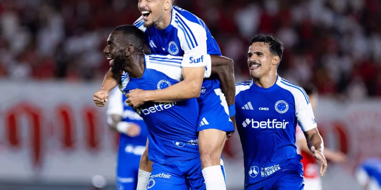 Cruzeiro atropela o Vila Nova e avança às oitavas da Copa do Brasil