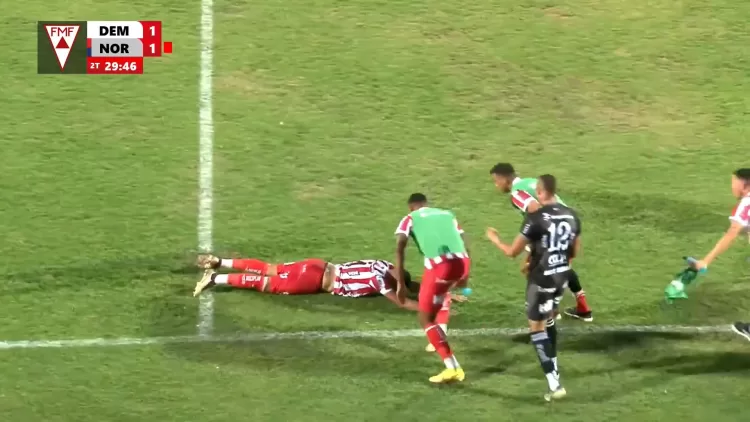 North empata com Democrata fora de casa, fica na bronca com a arbitragem mas soma 1 ponto