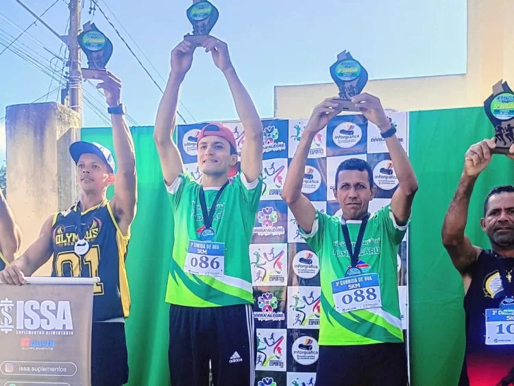 Corrida rústica de Divisa Alegre e dominada por atletas da equipe Paraisense/Mandacaru