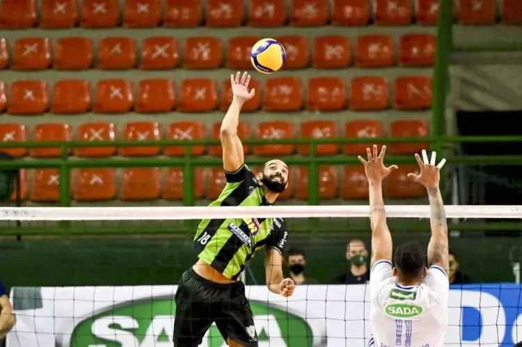 Oposto Jô está de volta ao MOC Vôlei