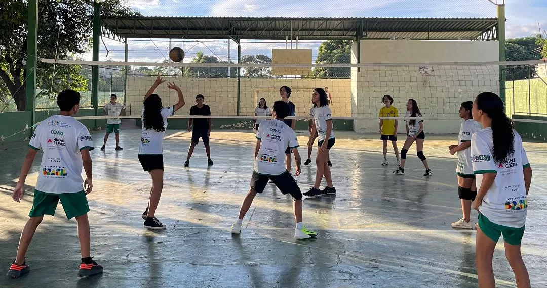 AEESB oferece 240 vagas gratuitas para projeto de handebol e vôlei em Montes Claros