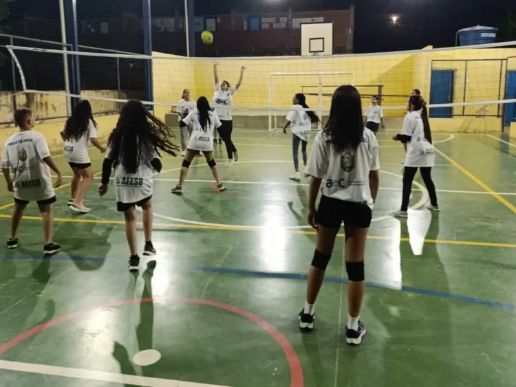 Férias com vôlei, diversão e movimento, Projeto da AEESB, MOC Vôlei e AeC garantem esportes a criançada mesmo no recesso escolar