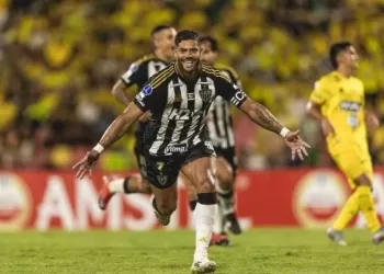 Atlético-MG supera expulsão e vence Bucaramanga na ida dos playoffs da Sul-Americana