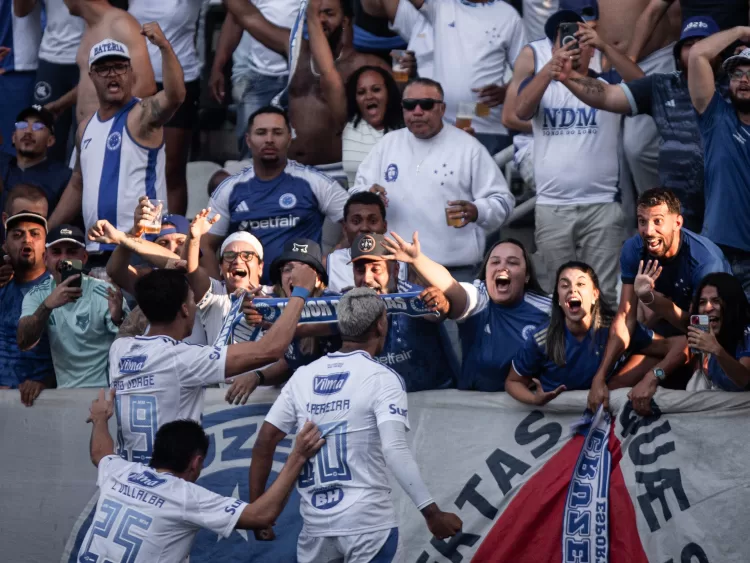 Cruzeiro vence o Botafogo no Nilton Santos retoma, temporariamente, a liderança e amplia tabu