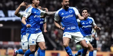 Cruzeiro derrota Atlético-MG com golaço de Fabrício Bruno e abre vantagem nas quartas da Copa do Brasil