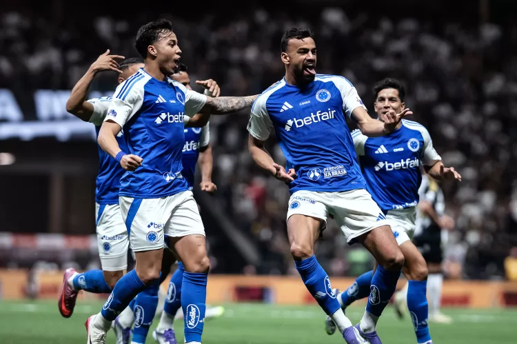 Cruzeiro derrota Atlético-MG com golaço de Fabrício Bruno e abre vantagem nas quartas da Copa do Brasil