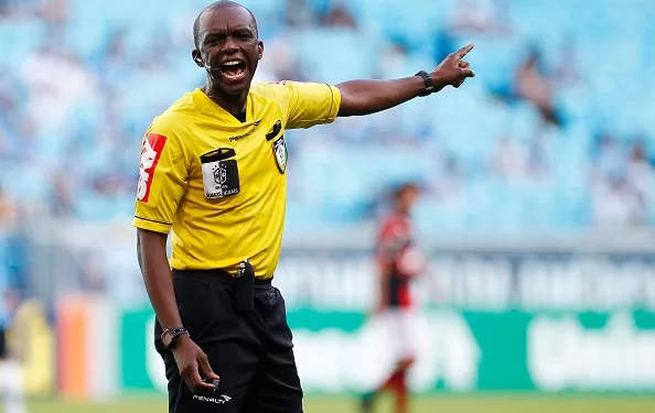 Árbitros vão explicar decisões do VAR ao vivo a partir das quartas da Libertadores, anuncia Conmebol